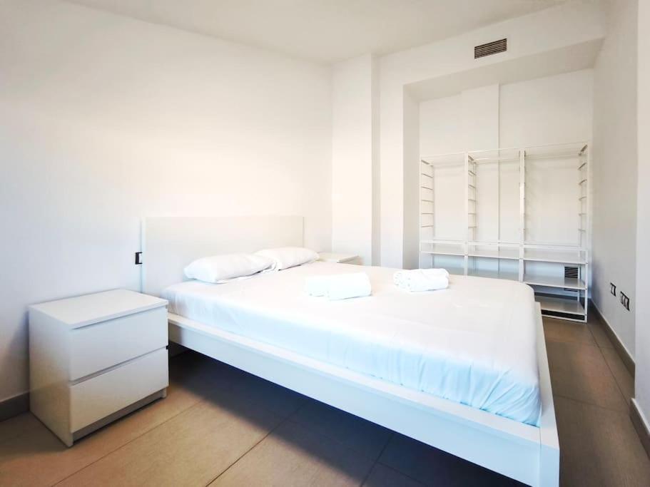 Moderno Apartamento Duplex En Terrassa Centro Luaran gambar