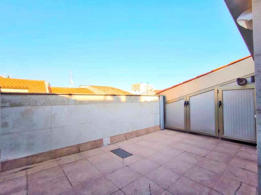 Moderno Apartamento Duplex En Terrassa Centro Luaran gambar