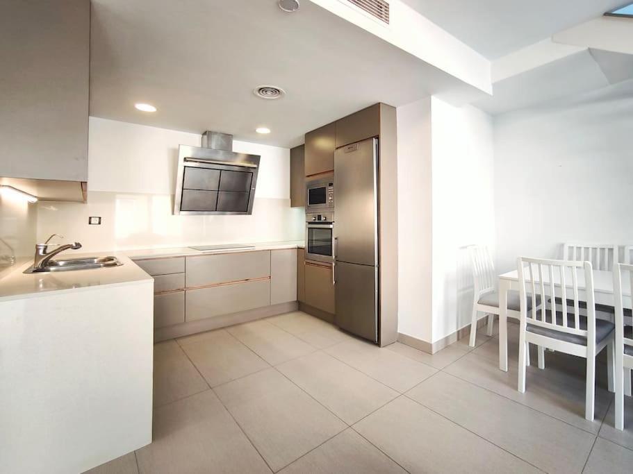 Moderno Apartamento Duplex En Terrassa Centro Luaran gambar